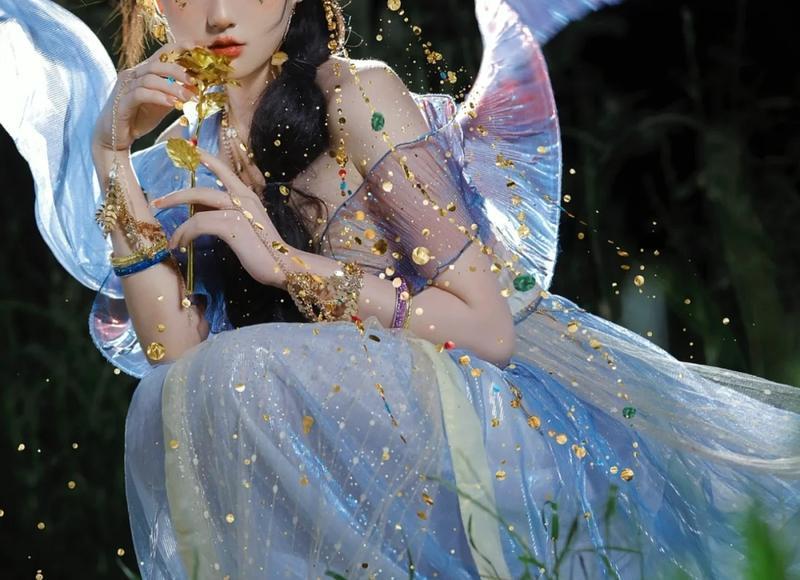 《抖音情话神话怕独自活着没意义》长发及腰°iの短发齐肩°原创