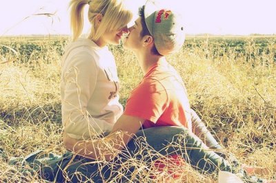 ​和爱情有关的句子一些关于爱情的句子(63句)