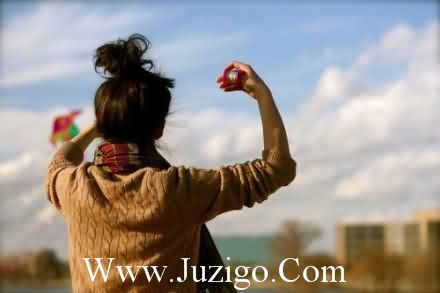 对爱情不舍的短句放不下爱情的话句子(精选60句)