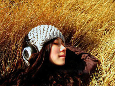 爱情文字控说说：我上辈子可能是碳酸饮料，一见到你就开心的冒泡