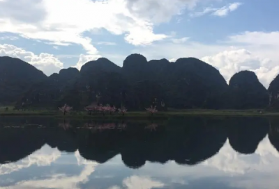 ​《定风波·莫听穿林打叶声》翻译赏析