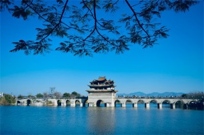 ​它是云南最具艺术价值的古建筑，建水十七孔桥，太有历史厚重感了