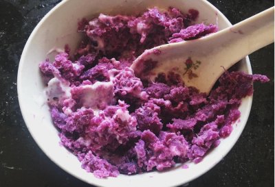 ​教你营养美味的奶香紫薯泥，简单易学超好吃，隔壁小孩馋得不行