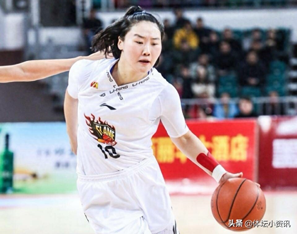 中国女篮后卫，武桐桐，一个长相可爱，靠实力说话的女孩