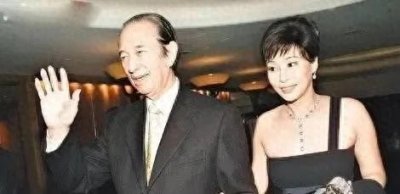 ​赌王情史风云：小护士邓咏诗的逆袭路与重要抉择，豪门的爱恨情仇