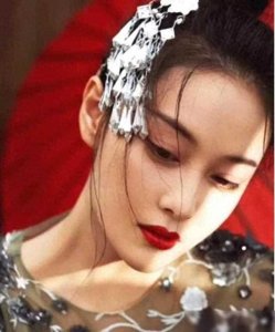 ​张馨予没火时的旧照流出：这扑面而来的风尘味儿，隔屏幕上头