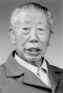 ​他是云南省原省长，19岁参加长征，曾参加淮海战役，享年96岁