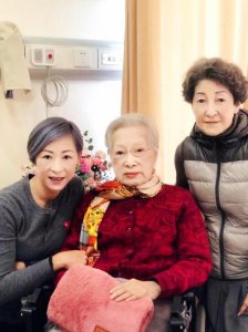 ​99岁秦怡与81岁女儿金斐姮：前半生很少走动，后半生恢复正常