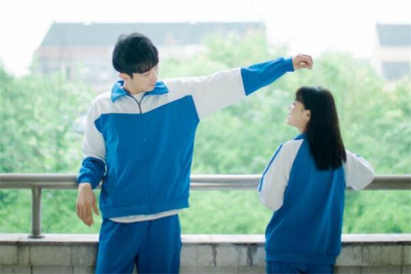 生活怎样知道自己被暗恋了，感觉他喜欢我是错觉吗  1