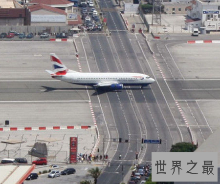 世界最危险机场体验一把，飞机离你三米不到你怕不怕