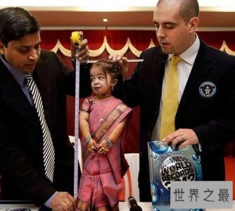 ​世界上最矮的女性，还没有一瓶可乐高