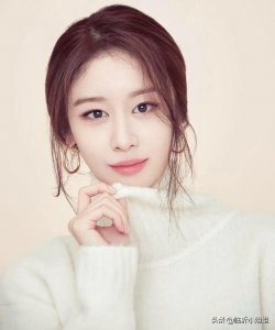 ​朴智妍，性感靓丽的美女模特，妩媚撩人的气息，让人沉醉