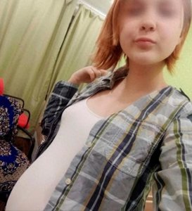 ​俄13岁少女怀孕获家人支持，称孩子父亲是10岁男孩，事实另有隐情