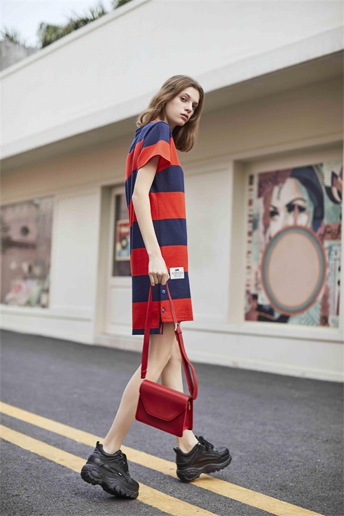 金羽杰--为消费者提供更加多样化的高端时尚服饰