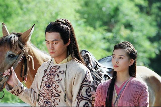 杨幂和冯绍峰演过的电视剧有哪些（杨幂冯绍峰合体引宫锁心玉回忆杀）(12)