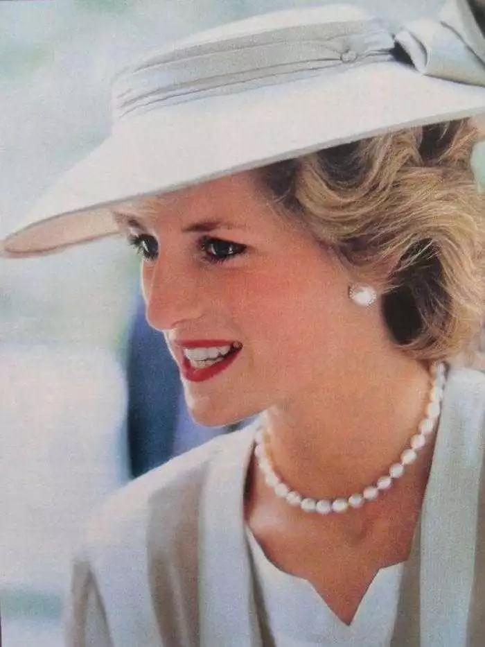 七月封妃，十月被废，一月去世....这位泰国王妃也太惨了吧