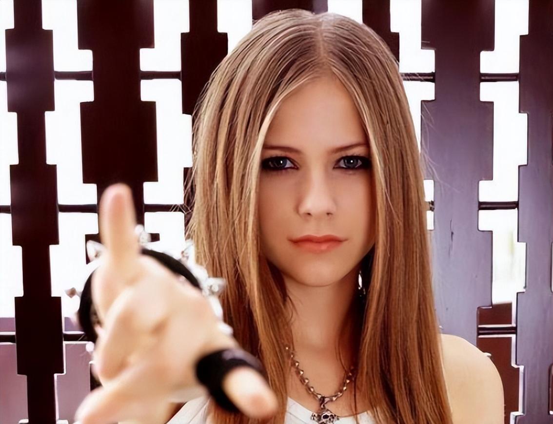 艾薇儿隐退了吗（艾薇儿为什么消失了）