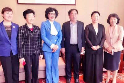 ​从拖拉机手到千亿富婆，买百辆豪车送员工的陈爱莲，比马云强？