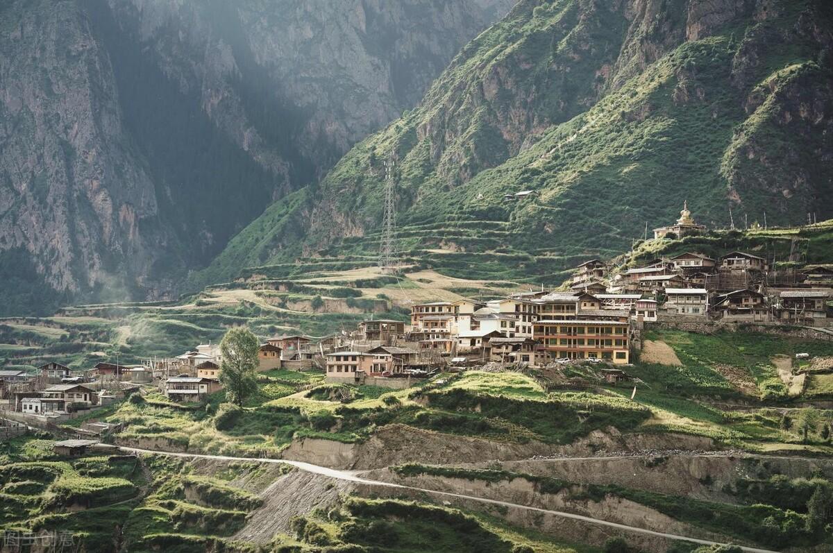 适合一个人去旅行的地方（一个人去哪里旅游好玩又便宜）