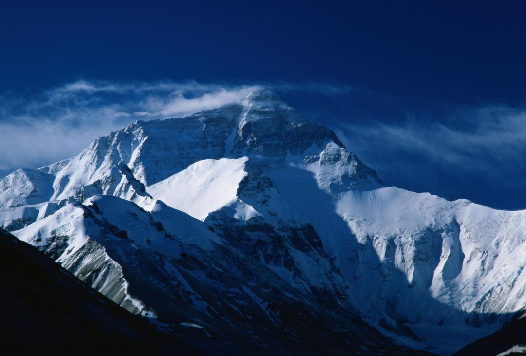 距离多远可以看到地球全貌（地球的半径是多少千米）