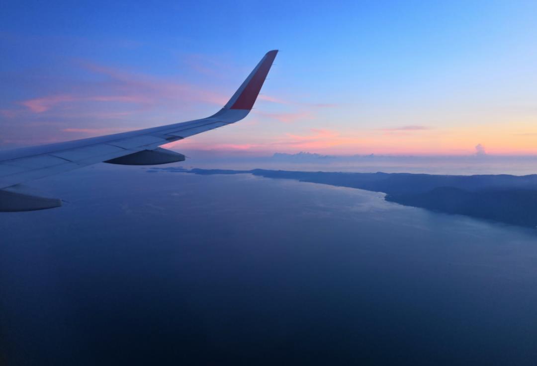 距离多远可以看到地球全貌（地球的半径是多少千米）