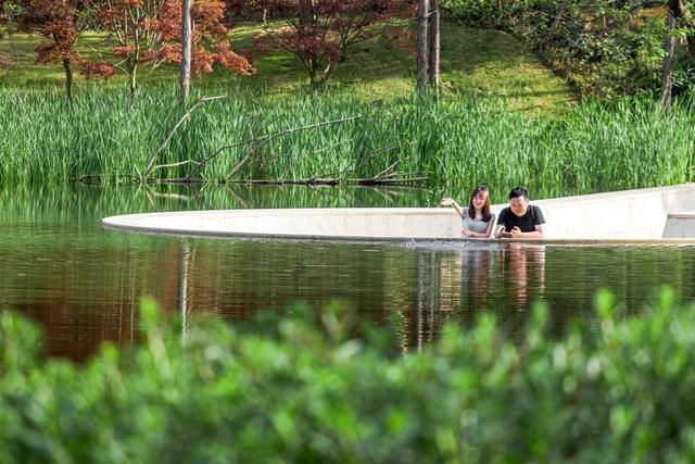 成都麓湖红石公园