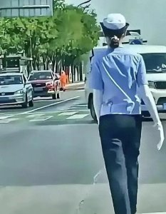 ​强烈谴责恶意诋毁陕西省女交警的行为