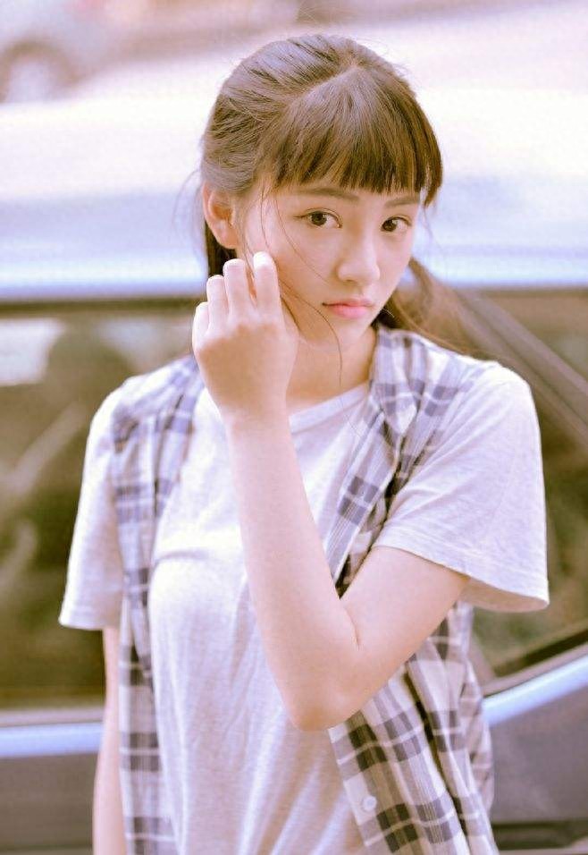 黄灿灿:曾被评为“武大校花”而走红网络