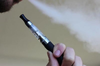 ​电子烟的危害比传统香烟危害小？改抽电子烟到底能不能帮助戒烟？