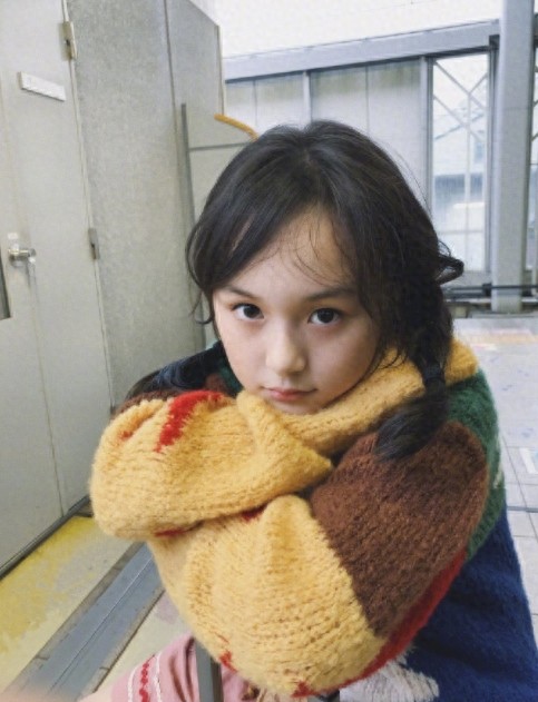 “小孙俪”最新照片，没有小时候呆萌，网友呼吁宝贝要慢点长大