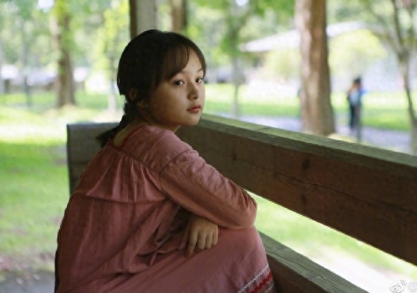 “小孙俪”最新照片，没有小时候呆萌，网友呼吁宝贝要慢点长大