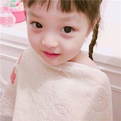 超热门好看的小孩头像