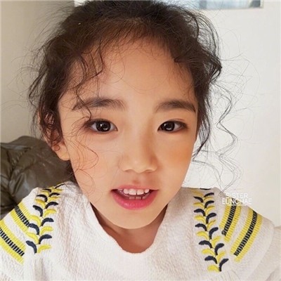 超热门好看的小孩头像