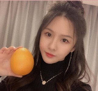 ​斗鱼阿冷真实颜值曝光，粉丝晒线下素颜合照，水友：女神简直美哭