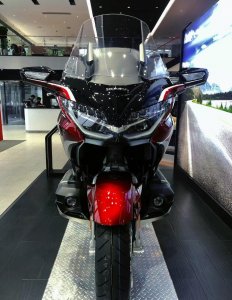 ​落地超50万！HONDA摩托的旗舰，1.8引擎+豪华配置，这就是金翼