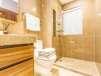 ​如厕后纸巾应该丢入马桶冲走，还是“便纸入篓”？