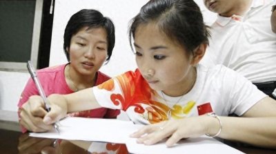 ​“最丑”蹦床公主，嫁豪门炫富被群嘲，生子后二次发育重拾人心