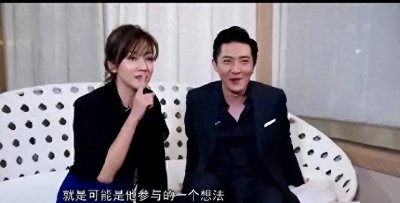 ​郭京飞鲍莉夫妇，鲍莉长得太像迪丽热巴了，郭京飞是娶到宝了