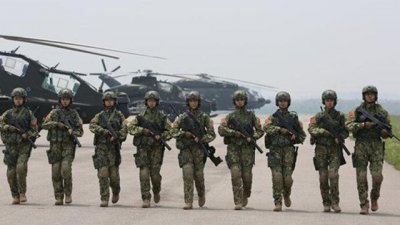 ​＂清华女学霸放弃保研机会，毅然决然成为女特种兵＂刷遍全网