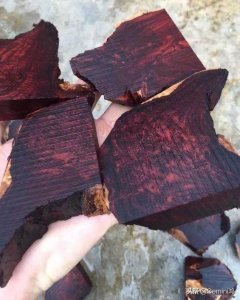 ​如何区分真假黄花梨手串图片 怎么分辨真假黄花梨