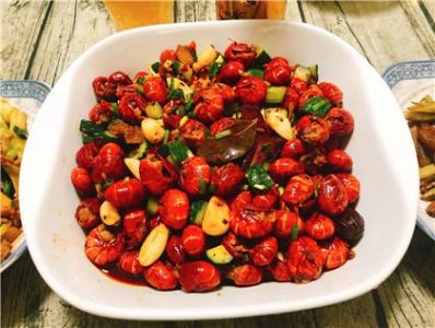 ​爆炒虾尾怎么做好吃又简单（手把手教你做爆炒虾尾）