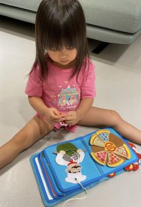 ​江宏杰晒儿女萌照，圆圆脸蛋像极福原爱，孩子早教书意外暴露财力