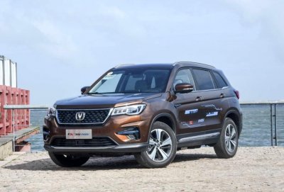 ​长安CS75 PHEV：插电式混合动力，慢充需要3.3小时