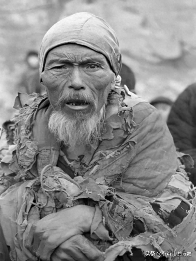真实的1942河南大饥荒，人们抢吃大雁屎，卖妻女只换4斗粮食