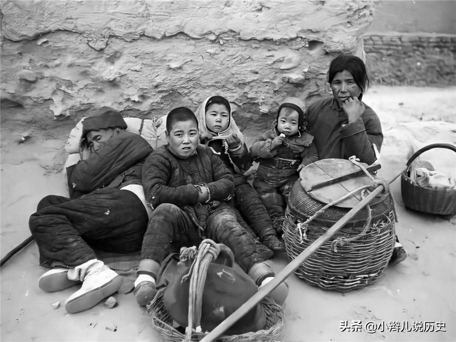 真实的1942河南大饥荒，人们抢吃大雁屎，卖妻女只换4斗粮食