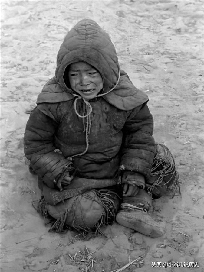 真实的1942河南大饥荒，人们抢吃大雁屎，卖妻女只换4斗粮食
