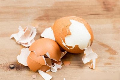 ​煮鸡蛋，直接下锅煮是外行，全程牢记2招，又嫩又香，不粘壳