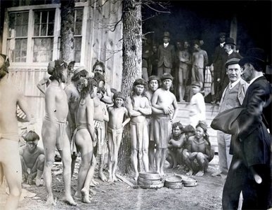 ​百年前，美国“人类动物园”罕见影像，土著人根本没有尊严可言！