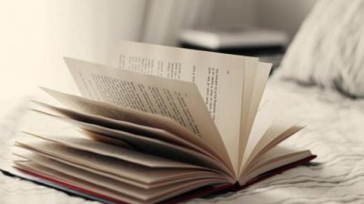 ​描写男女拥抱的段落 描写第一次拥抱的句子