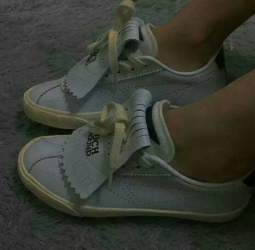 关于爱情的歌词大全（搞笑的爱情的经典歌词）